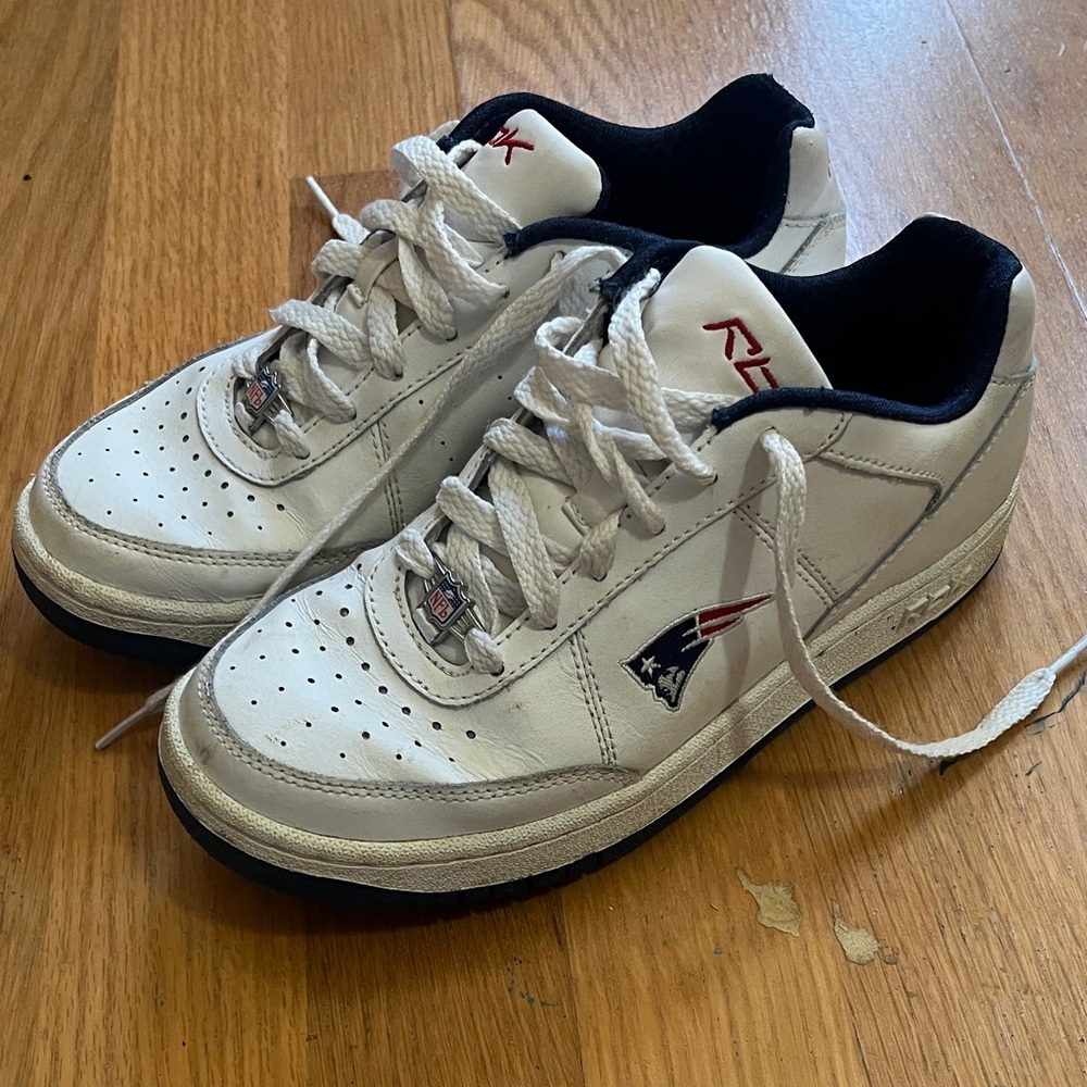 Reebok White and Navy kids Sneakers